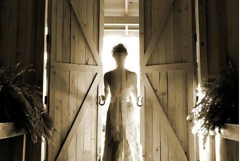 バージンロードの美しい歩き方レッスン | Wedding Tips｜ウェディングのプロが届ける結婚式のアドバイス