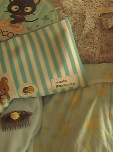 empaca conmigo para irme de viaje ! esta vez fui a Aguascalientes a un taller educativo 🌟 la pasé muuuy bien, la comida estaba riquísima y la gente era bastante amable, estoy editando ya el vlog ♡ lamento subir este video tarde, es que no lo exporté desde mi computadora y pude subirlo hasta que llegué a casa (hoy) TT #dailyvlog #grwm #2000s #travel #y2k