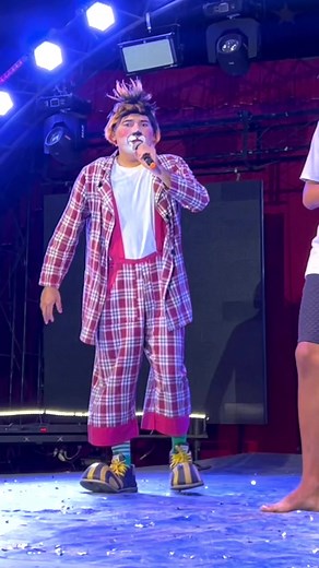 Passinho do Super Man: Colorful Stage Performance