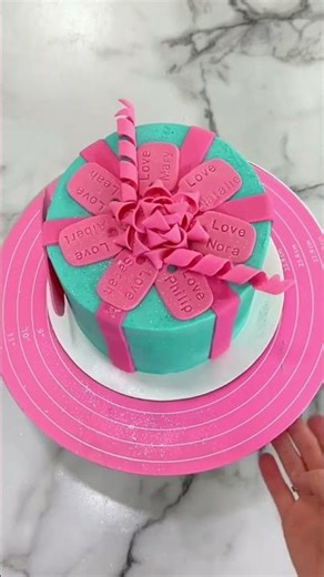 🎁 BIRTHDAY PRESENT CAKE Idea with Easy Fondant Gift Bow Ribbons & Personalized Tags #shorts