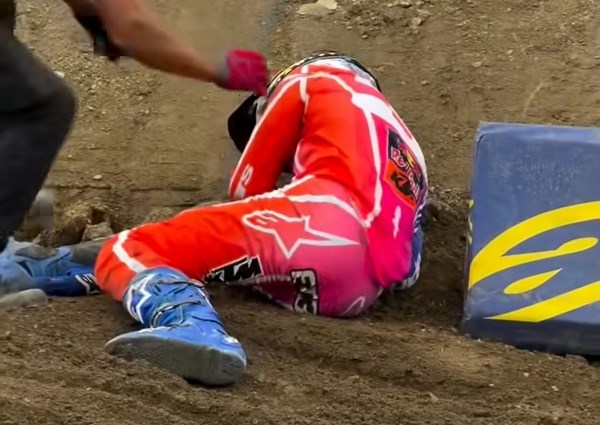 Eli Tomac’s big crash forces him OUT of Cleveland Supercross! - GateDrop.com