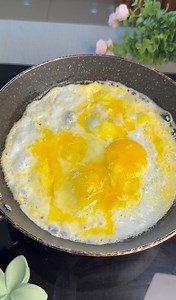 1minute egg omelette 🍳 easy recipe #asmr #egg #food #egg #cooking #eggs #omelette #halffried