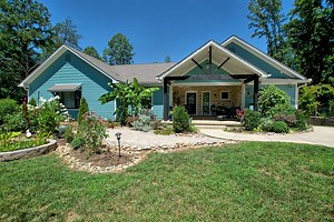 📍1680 Apple Valley Dr | Cookeville, TN 4 Bed • 3.5 Bath • 3,000 sqft Offered at $850,000 Welcome to your urban oasis – a masterfully crafted custom home built 2020, nestled on a remarkable 2.5 acre parcel within city limits. With four generously sized bedrooms and three and a half baths, this residence offers a blend of contemporary sophistication and self-sufficient living that will capture your heart. The heart of this home is a state-of-the-art kitchen that effortlessly flows into dining and