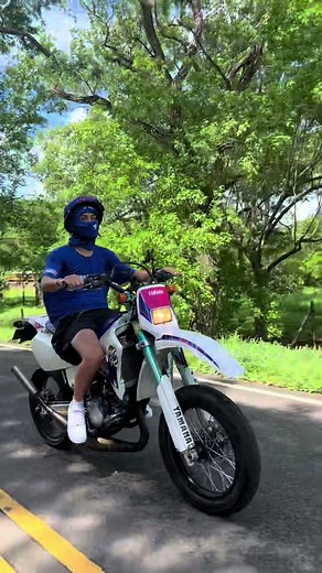 Yamaha WR 200: La Moto de Dos Tiempos Imbatible