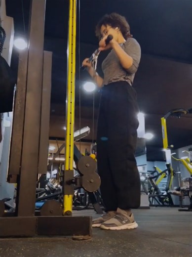 Vidéos de Maroua 🌸 (@gym.girlieee) avec Beautiful People (feat. Khalid) - Ed Sheeran