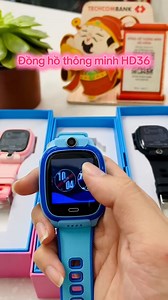 Đồng hồ thông minh trẻ em , nghe gọi, định vị, gọi video và nhiều tính năng khác Tặng quà hấp dẫn mừng khai trương cửa hàng đồng hồ thông minh Hội An Quà tặng kèm cho tất cả các đồng hồ tại shop Tặng kèm bảng viết tự xoá, hộp bút màu, bình nước uống ( tuỳ mẫu đồng hồ ) ✅ Đồng hồ thông minh sở hữu 𝑳𝒐𝒂 𝒏𝒈𝒉𝒆 𝒕𝒐 𝒓𝒐̃ ngay cả ở nơi ồn ào. ✅ 𝑮𝒐̣𝒊 𝑽𝑰𝑫𝑬𝑶 𝒕𝒉𝒂̂́𝒚 𝒉𝒊̀𝒏𝒉 𝒃𝒆́ 𝒕𝒓𝒖̛̣𝒄 𝒕𝒊𝒆̂́𝒑 (Chỉ có ở dòng VIDEO CALL) ✅ Tích hợp công nghệ định vị hiện đại Lbs/ Wifi/ GPS/ A-G