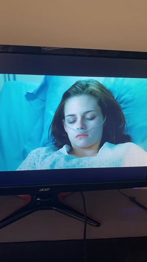 The Hilarious Twilight Parody Featuring an Unflattering Mom Camera Angle