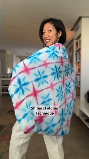 Shibori Itajime - a #tiedye folding technique #dyeingfabric #diycrafts #diy #diyfashion