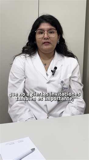 El fin de año puede venir cargado de estrés y agotamiento. 😩 La Dra. Leila Carral, del Servicio de Psiquiatría de Adultos de #Fleni, explica qué es el síndrome de #burnout, cuáles son sus síntomas y cómo podemos prevenirlo. Organizá tus tiempos, poné límites y hacé pausas. Y si el cansancio o la angustia se intensifican, no dudes en buscar ayuda profesional. 💙 🎥 Mirá el reel completo para conocer sus recomendaciones. | Fleni