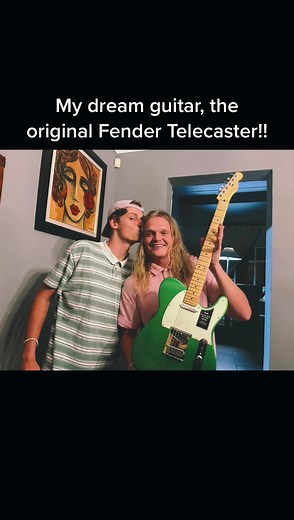 Incredible Birthday Gift: Fender Telecaster Unboxing