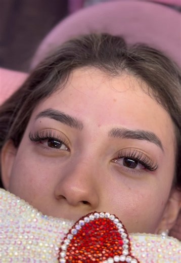 Classic Full Set Lash Extensions in Los Angeles