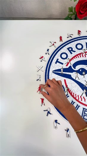 A great play requires focus, and so does a great puzzle.🧩 Perfect for those post-game nights or off-season blues. 🔗 Shop the collection: www.iconic-puzzles.com | Iconic Puzzles