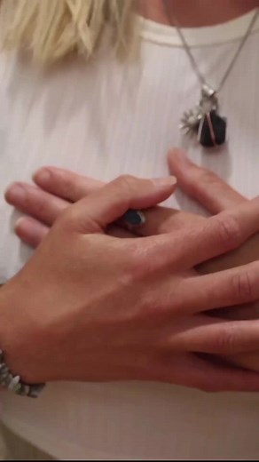 Energy healing is a powerful practice that offers a wide range of benefits for both the mind and body. Here are five key benefits of energy healing: Stress Reduction: Energy healing techniques can help to reduce stress and promote relaxation, leading to an overall sense of calm and well-being. Pain Relief: Energy healing has been shown to help alleviate physical pain by balancing the body's energy flow and promoting healing in areas of discomfort. Improved Emotional Well-being: By clearing energ