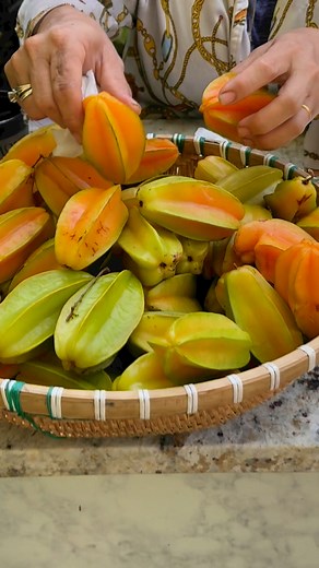 Here are two ways you can cut star fruits! ⭐️ #starfruit | Judy Bao Garden