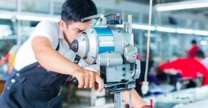 22% of manufacturers anticipate favourable business conditions