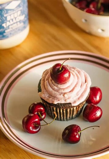 Tallow Buttercream perfect on your favorite cake or cupcakes 🥰❤️ Ingredients • 2 sticks butter at room temperature • 1 cup FOND’s Pure & Unflavored Tallow, room temperature • 5 cups powdered sugar (no starches please!) • 2 Tbsp milk from the farm • 1/2 tsp fine sea salt • 1 tsp vanilla extract • 1 tsp almond extract • Natural red food dye Instructions 1. Using an electric mixer, cream together the butter and tallow until well blended and fluffy. 2. Next add 2 cups of powdered sugar, 1 cup at a 