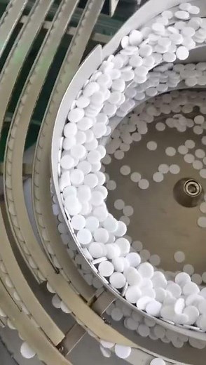 Autoamtic 4 output cap thick wad inserting wadding machine