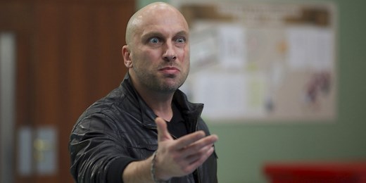 15 российских комедийных сериалов, которые скрасят скучный вечер — Лайфхакер