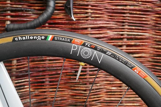 Challenge Strada Pro HTLR 25mm tyre