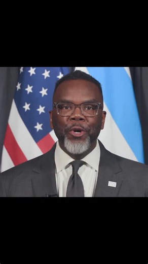 Lt. Hope 🇺🇸 on Instagram: "Mayor Brandon Johnson has a warm and fuzzy Christmas message for the people of Chicago. 🤦‍♂️ #patriot #usa #conservative #chicago #republican"