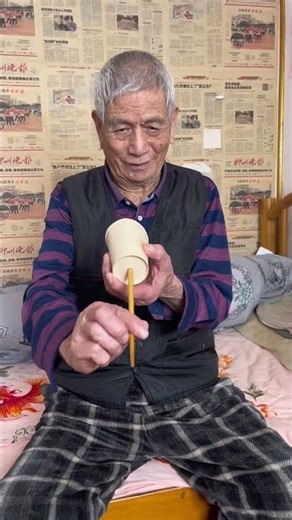 Grandpa will perform a little magic trick. #LittleMagicTrick#RecordingLife