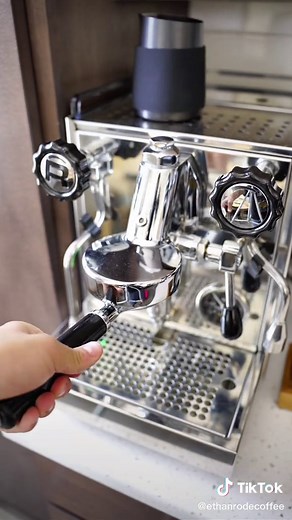 How to Make a Perfect Latte at Home