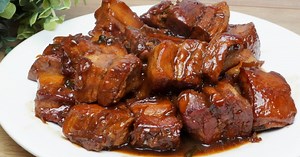 Vepřový bůček po asijsku podle paní Jasmíny: Díky TÉTO omáčce má fantastickou vůni a chuť. Je skvěle kořeněný, měkoučký a rozpadá se na jazyku!