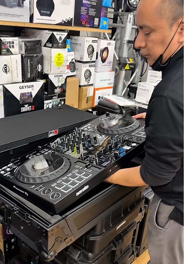 Unboxing the Pioneer DJ DDJ-FLX10 Controller