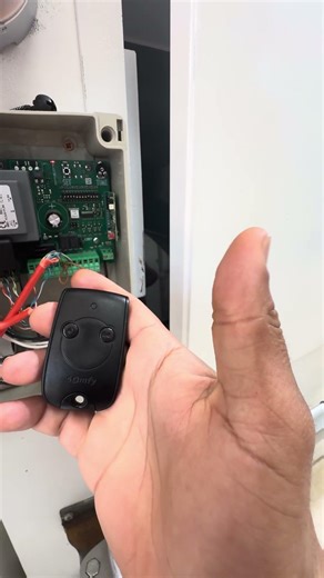 Programmation télécommande somfy sur la centrale CB230 pour porte battante