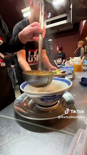 Delicious Ramen Noodles in Japan | Street Food Experience