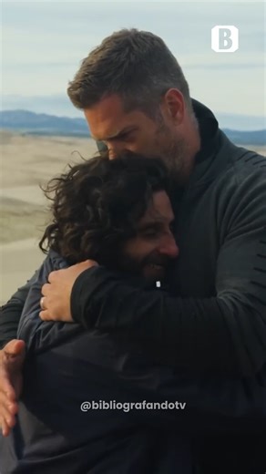 Bibliografando on Instagram: "🎬 Em entrevista ao canal The Chosen Nederland (Holanda), no dia 9 de junho de 2025, o ator Shahar Isaac, intérprete de Simão Pedro na série, revelou que um dos momentos mais marcantes da 6ª temporada foi a despedida de Judas Iscariotes (Luke Dimyan). Ele contou que a última cena de Luke com o elenco foi profundamente emocionante, trazendo a sensação real de perda ao redor da mesa. Um momento em que a dor da história se misturou com a emoção dos bastidores. 📸 Image