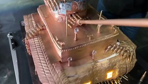 263K views · 14K reactions | Salute to @snoopdogg , @romeomiller, @keithsweat, my family and the whole entire New Orleans celebrating with me. This was the biggest gold tank cake I've ever seen 20x20x20. #GODGOOD. Every day is a blessing. 25 years of Love we sold out the Smoothie King Arena. To my No Limit Soldiers and all of my fans.. SALUTE Thanks for the Love. @oatysbakery2 #EPIC #HISTORY #504 | Master P | Facebook