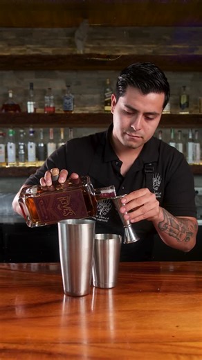 Salvia Blanca cocina campestre | SANTO REMEDIO. 💛 Reves rojo, miel mística, clarificado de manzana y limón amarillo en un solo vaso luminoso. Un brebaje suave, cítrico y... | Instagram