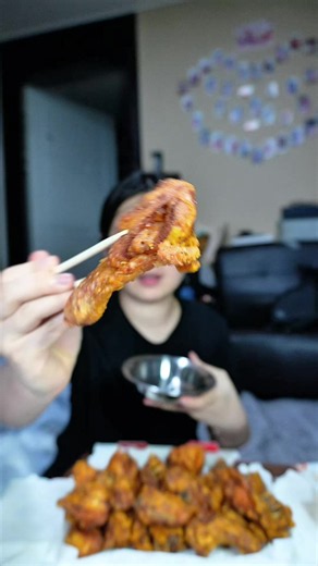 Mukbang gà rán Hàn Quốc giòn rụm cùng ck iu #mukbang #minmoco #asmr #cuocsonghanquoc #garantia