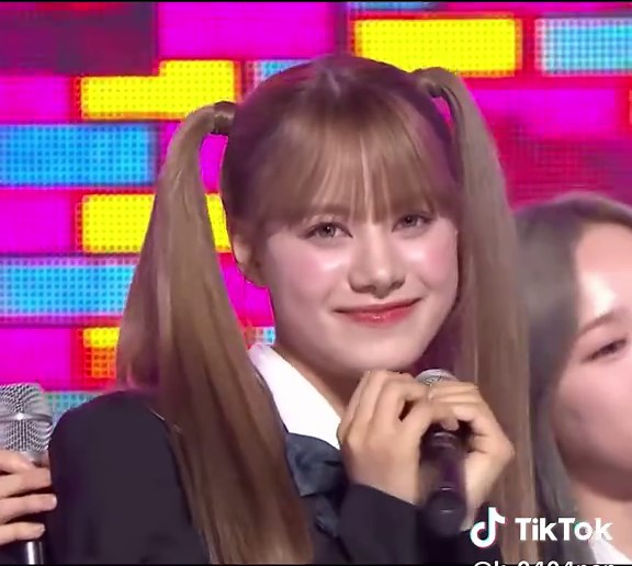 TikTokでフォエニーさんをチェック！