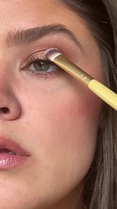 A gorgeous glam is easy with these cream-to-powder eyeshadows! Follow this simple tutorial for a beautifully bronzed look that stays put! 🤩 ShadowSense shades: ✨ Champagne Shimmer ✨ Cinnamon Shimmer ✨ Burgundy | SeneGence