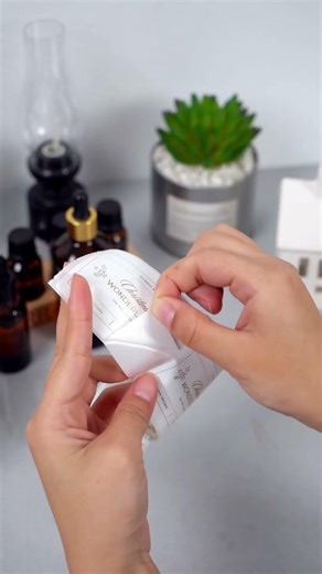 Print your own essential oil labels easily with the NIIMBOT M2 label printer! ✨