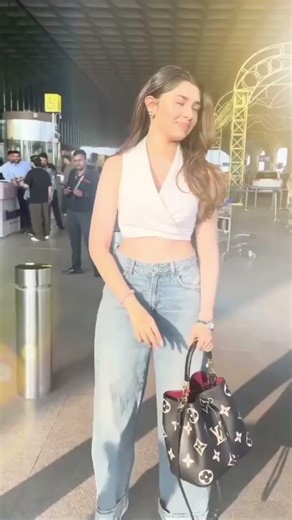 #krithishetty look beautiful South actress new short instagram 2026