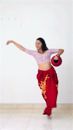 කොහොමද ඒ සුන්දර යුවතියගේ ලස්සන කලගෙඩි නැටුම Beautiful Sri Lankan Girl Dancing #kello#Sldance