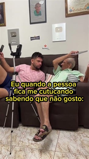 Quase que toma uma cadernada😂