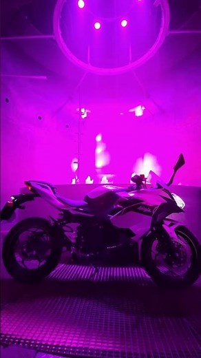 Kawasaki e-1 x Alien – Unheimliche Begegnungen der 3. Art im Loisium #kawasaki #ninjae1 #loisium