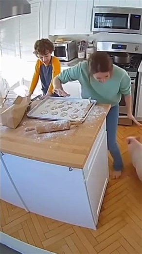Piglet’s Flour Explosion! Kitchen Chaos Caught on Ring Cam 😂🐷