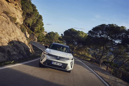 Restylage en vue pour le Renault Scénic E-Tech : à quoi s'attendre ?