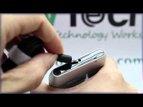 Nokia N8: Plugging in the AC Charger