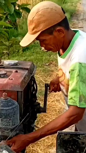 Menyalakan Diesel Traktor 13 #traktor #traktorsawah #traktorviral