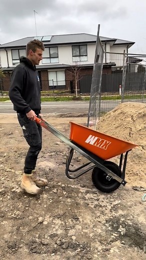 33K views · 679 reactions | 154.How To Lay Bricks tricks For Beginners Using a line cutting隣隣隣隣#brickhouse #bricks | Bricklayer | Facebook