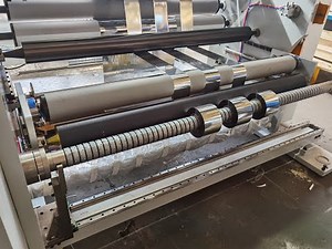 Slitting machine for plastic films