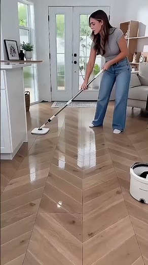 This mop is INSANE! One pass = spotless floors! #homettler #CleaningHacks #FloorCleaning #mop