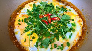 3.7M views · 34K reactions | Cách làm TRỨNG CHIÊN NƯỚC MẮM đậm đà, thơm lừng lạ miệng | Học Nấu Ăn | Facebook