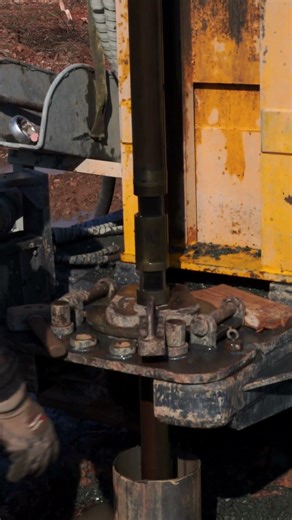 Industrial ASMR: Disconnecting Drill Rods ⚒️🔊 #shortvideo #waterwell #drillingrig #pipeline #drill